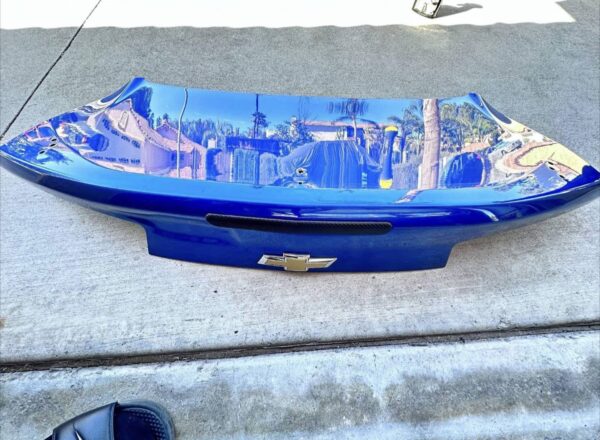 chevy camaro 2016-2022 OEM  trunk - Image 3
