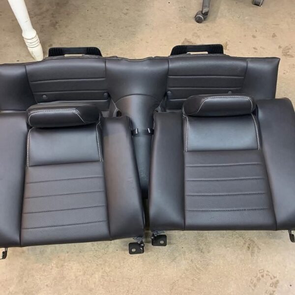 Ford mustang Track Pack set of Recaro leather seats. Good airbags. - Image 2